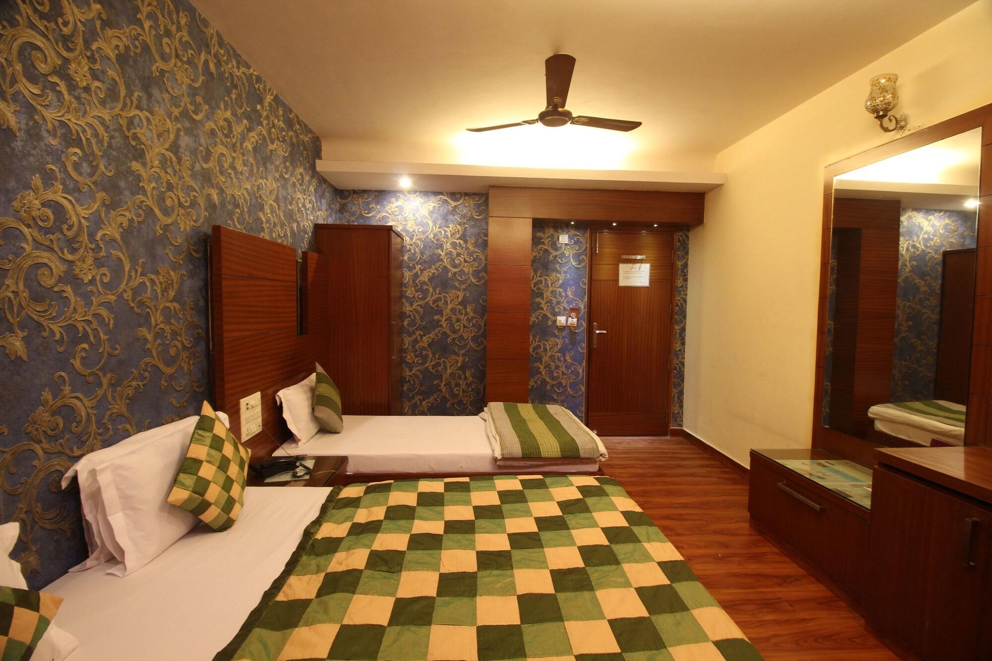 Vanson - Near Connaught Place 3*